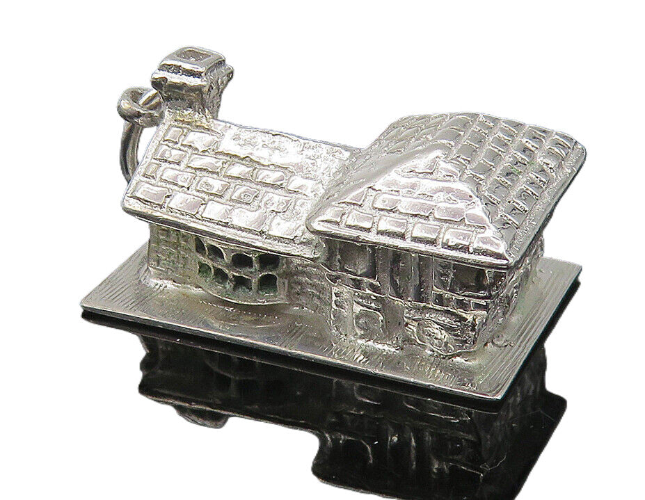 M&M 925 Sterling Silver  Vintage Shiny Hollow House Motif Pendant  PT9435