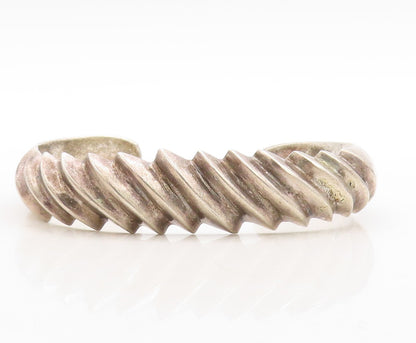 925 Sterling Silver Vintage Bracelet DTB NAVAJO Grooved Waved Cuff  BT10965