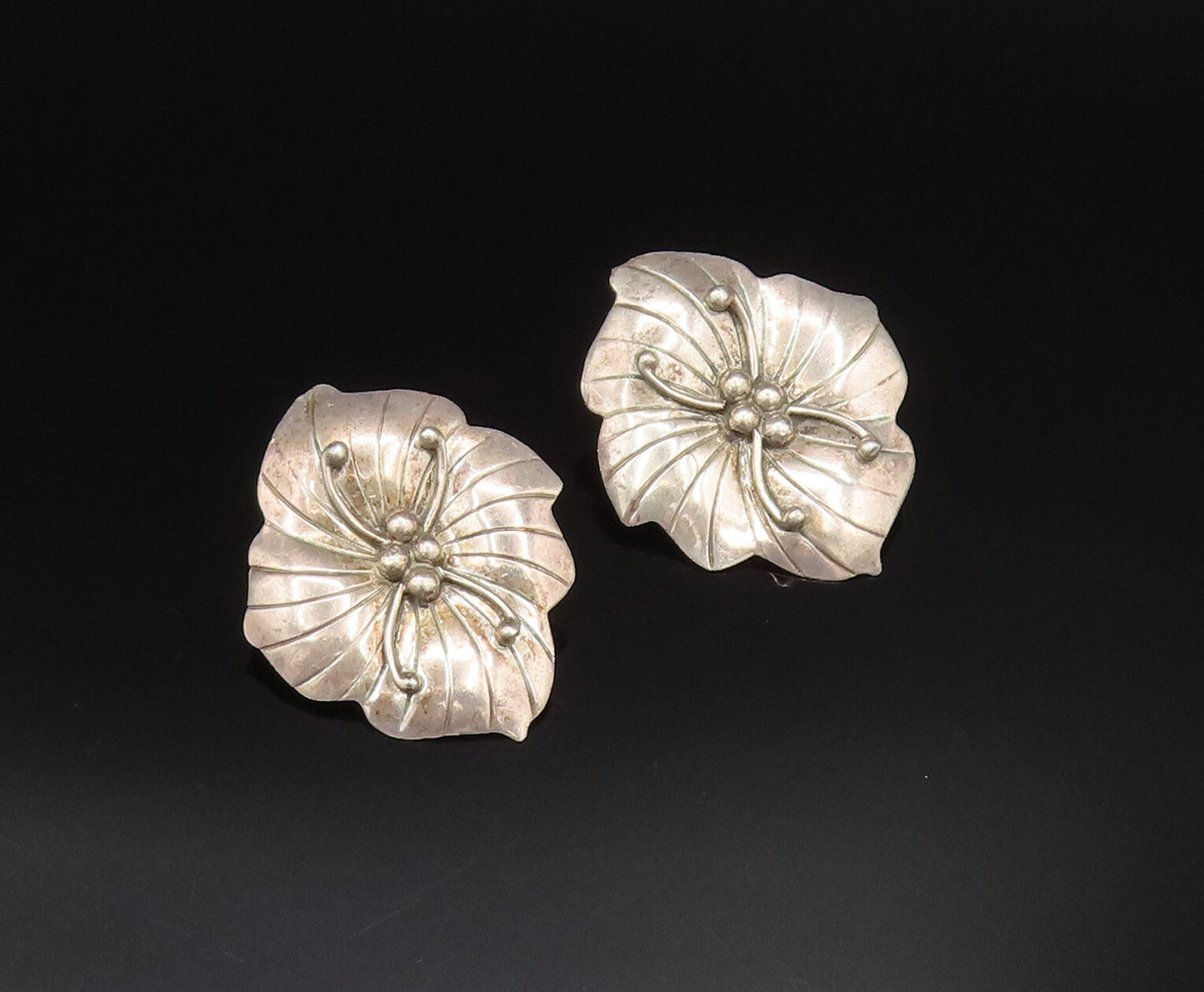 CAROL FELLEY 925 Silver  Vintage Beaded Etched Floral Drop Earrings  EG11962