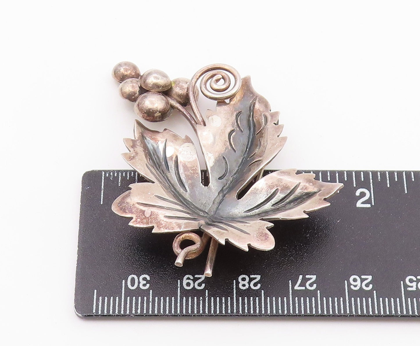 MEXICO 925 Sterling Silver  Vintage Dark Tone Grape Leaf Brooch Pin  BP4179