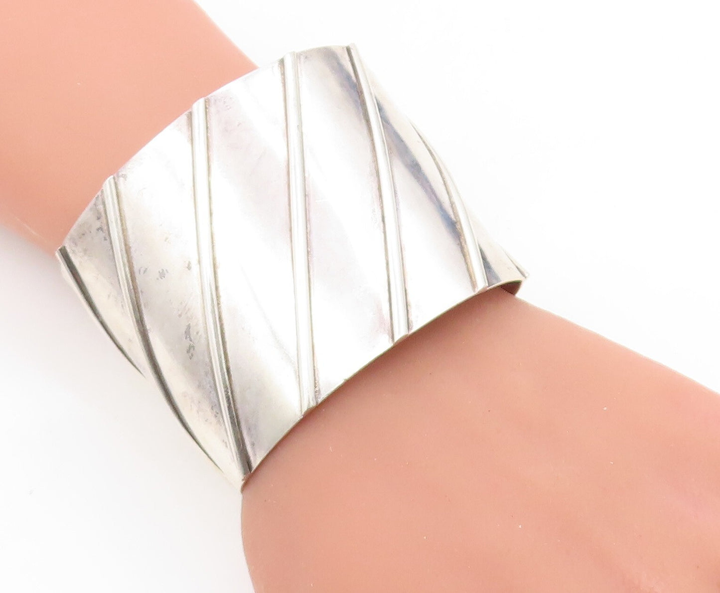 925 Sterling Silver  Vintage Shiny Slanted Pattern Wide Cuff Bracelet  BT2652