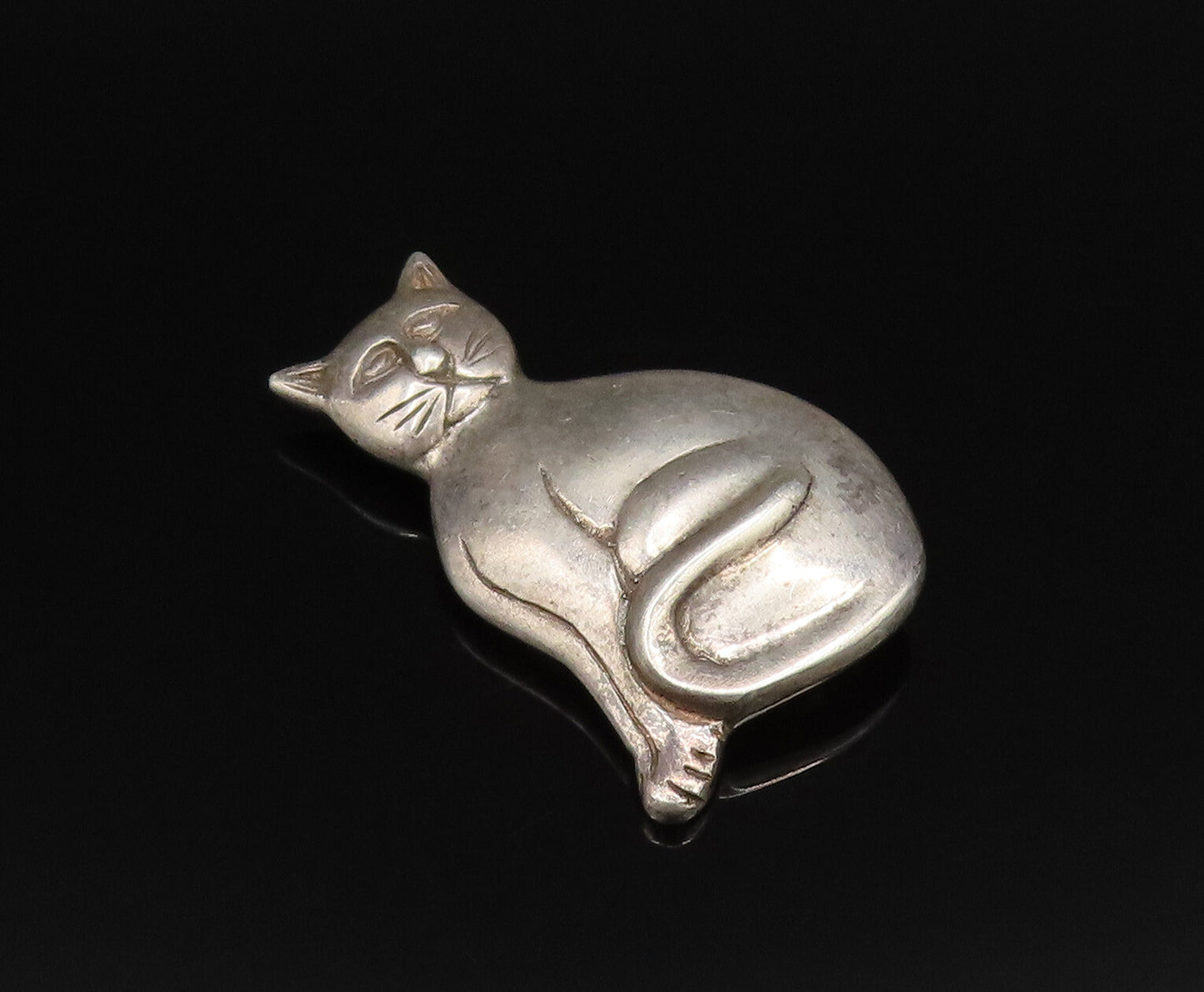 BOMA 925 Sterling Silver Vintage Carved Serious Sitting Cat Brooch Pin BP9926