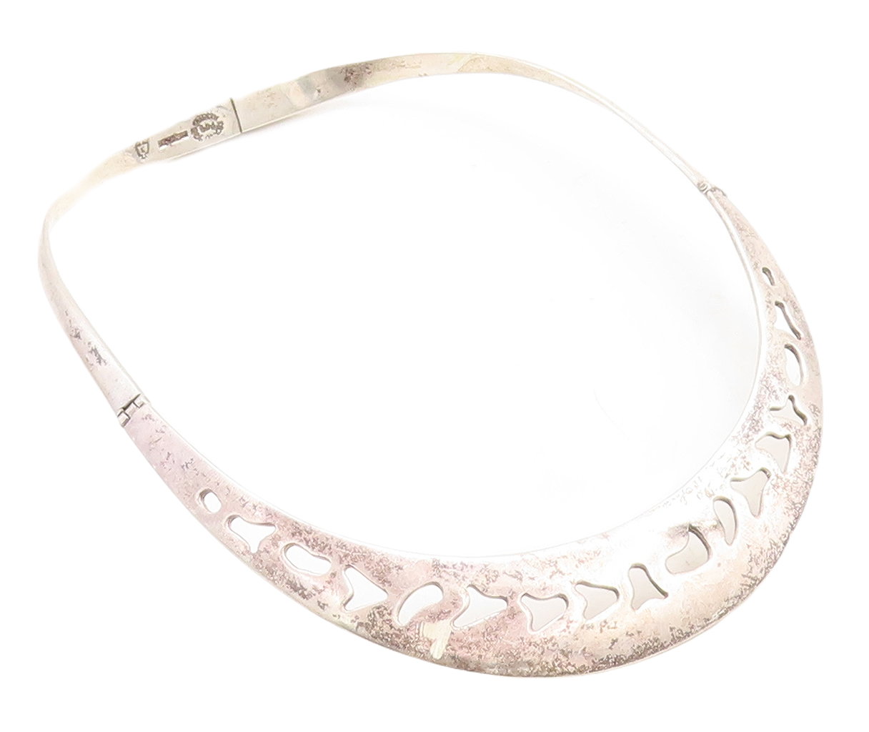 TAXCO MEXICO 925 Silver  Vintage Smooth Cutout Pattern Collar Necklace  NE1169