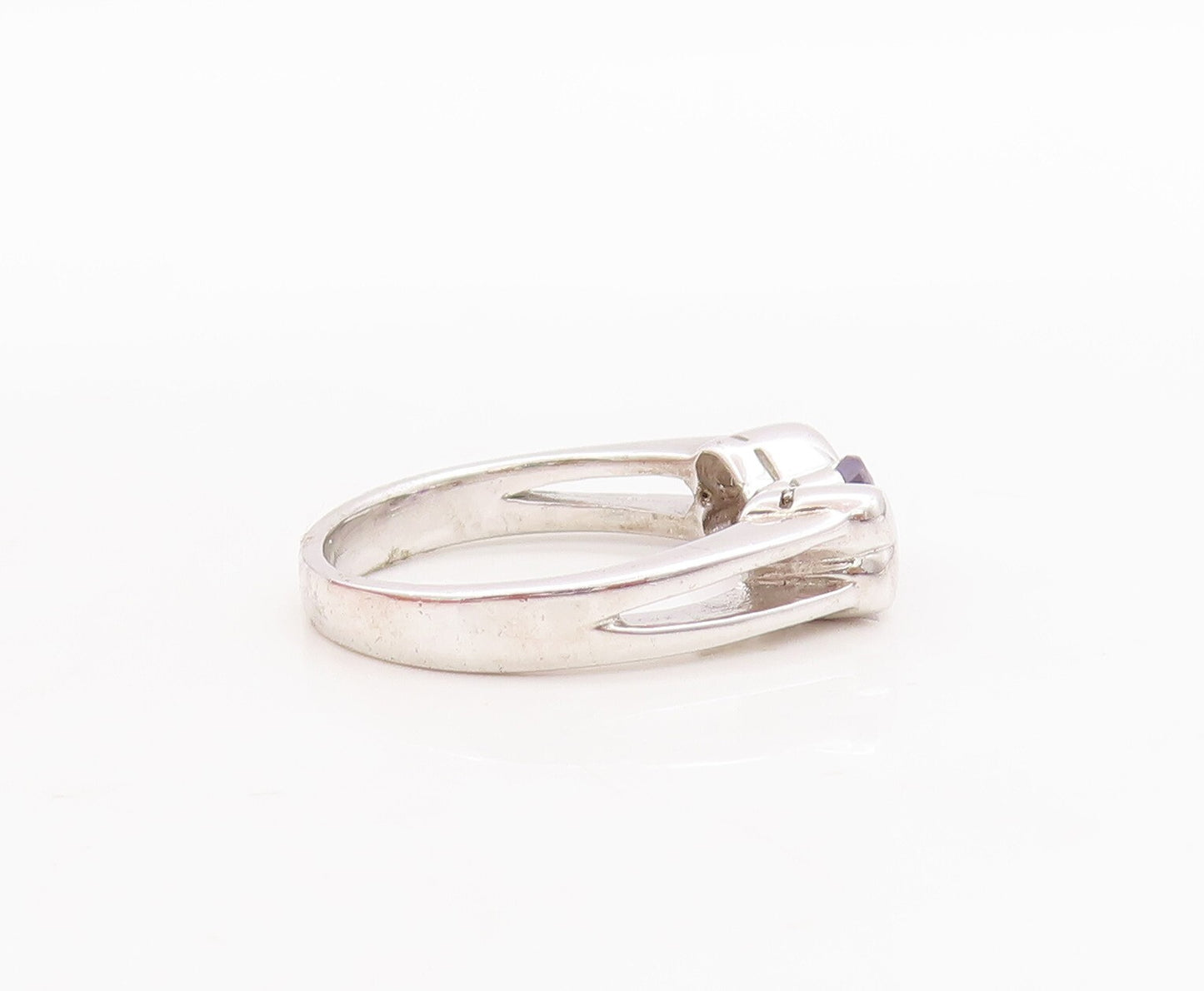 925 Sterling Silver Vintage Ring Round Cut Amethyst Carved Hearts  Sz 7  RG29466