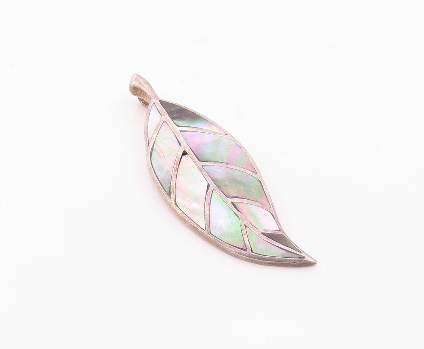 925 Sterling Silver  Vintage Mother Of Pearl Carved Leaf Pendant  PT20253