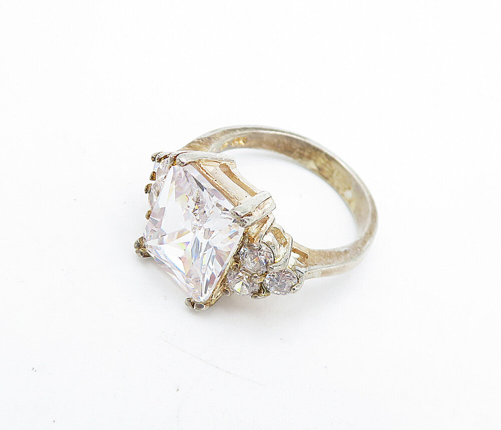 925 Sterling Silver  Vintage Cubic Zirconia Solitaire Accent Ring Sz 7  RG5193