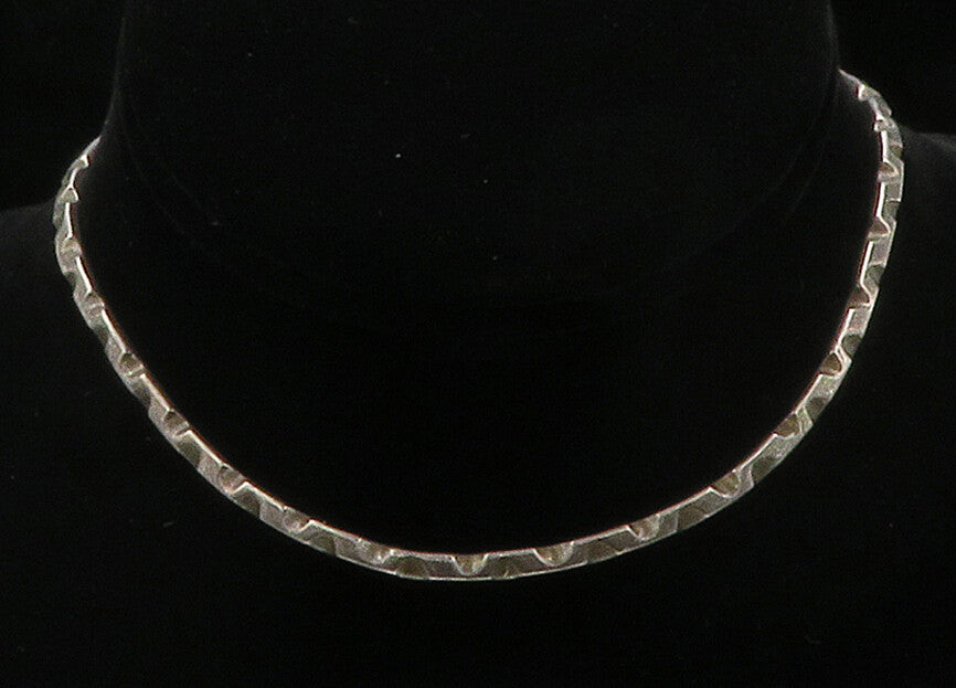 925 Sterling Silver  Vintage Dark Tone Chiseled Pattern Collar Necklace NE2479