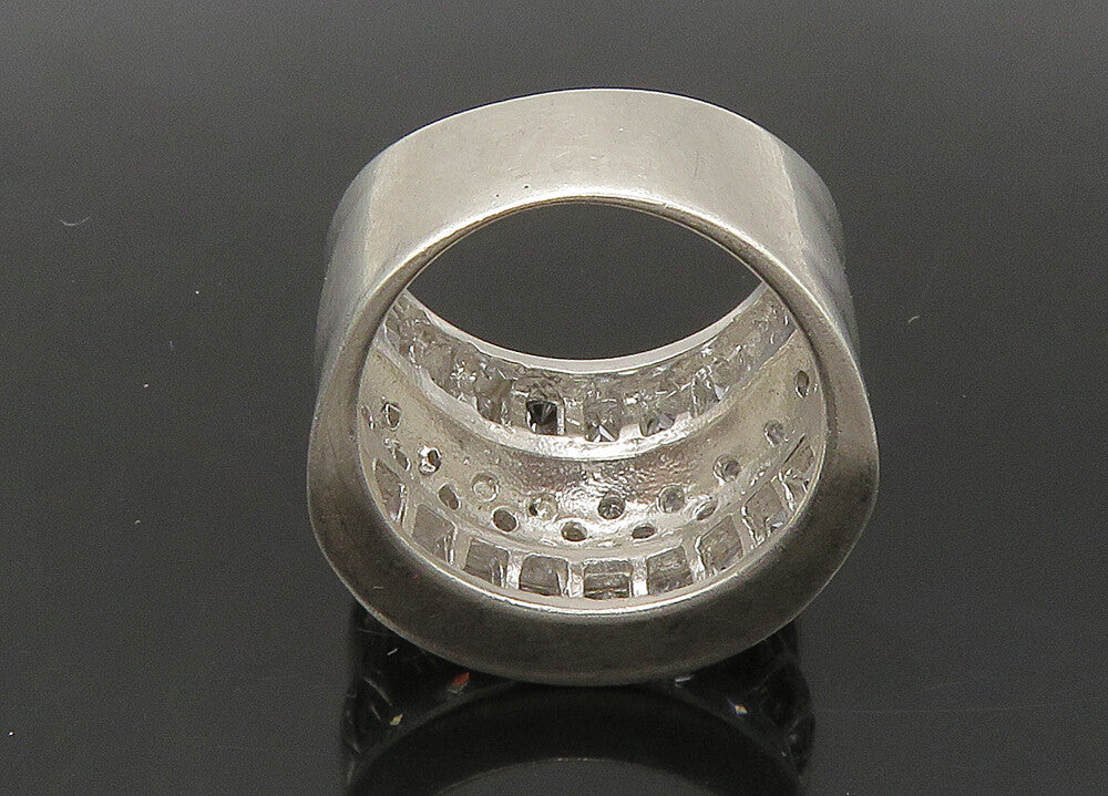 925 Sterling Silver  Vintage Sparkling Cubic Zirconia Band Ring Sz 7  RG22199