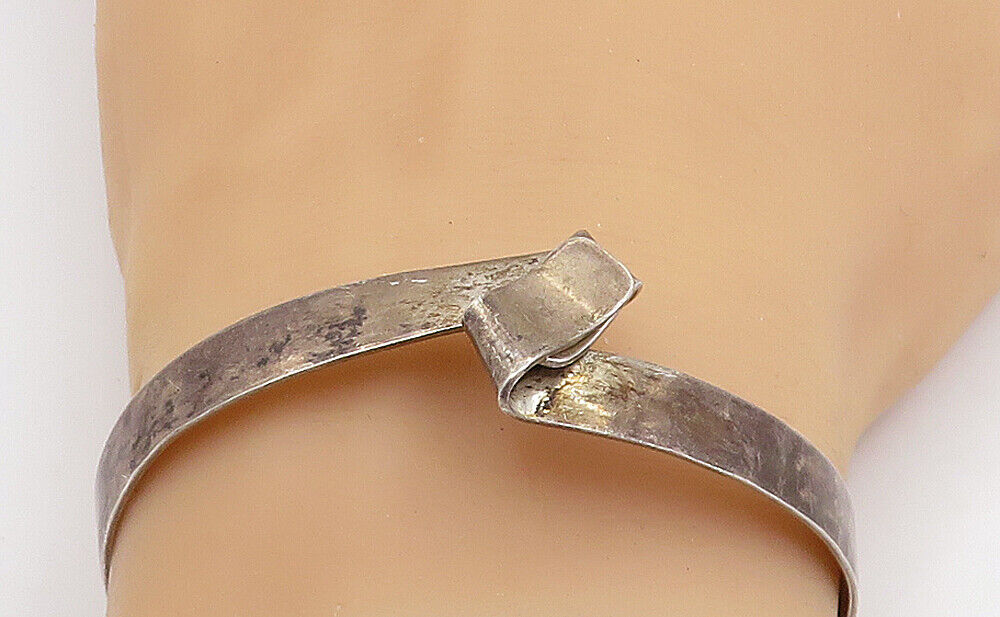 925 Sterling Silver  Vintage Dark Tone Folded Detail Bangle Bracelet  BT3129