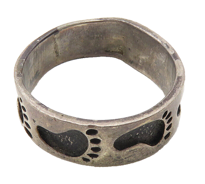 925 Sterling Silver  Vintage Oxidized Footprints Band Ring Sz 9.5  RG10300