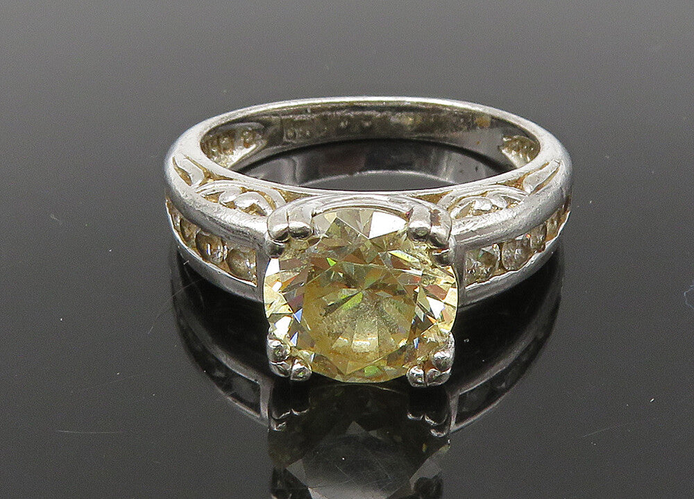 925 Sterling Silver  Vintage Shiny Cubic Zirconia Band Ring Sz 7.5  RG21790