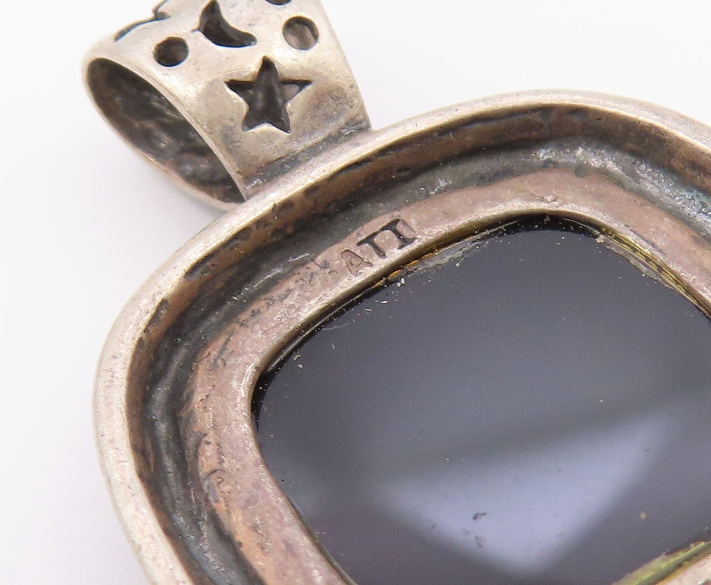925 Sterling Silver  Vintage Cabochon Black Onyx Twist Trim Pendant  PT18560