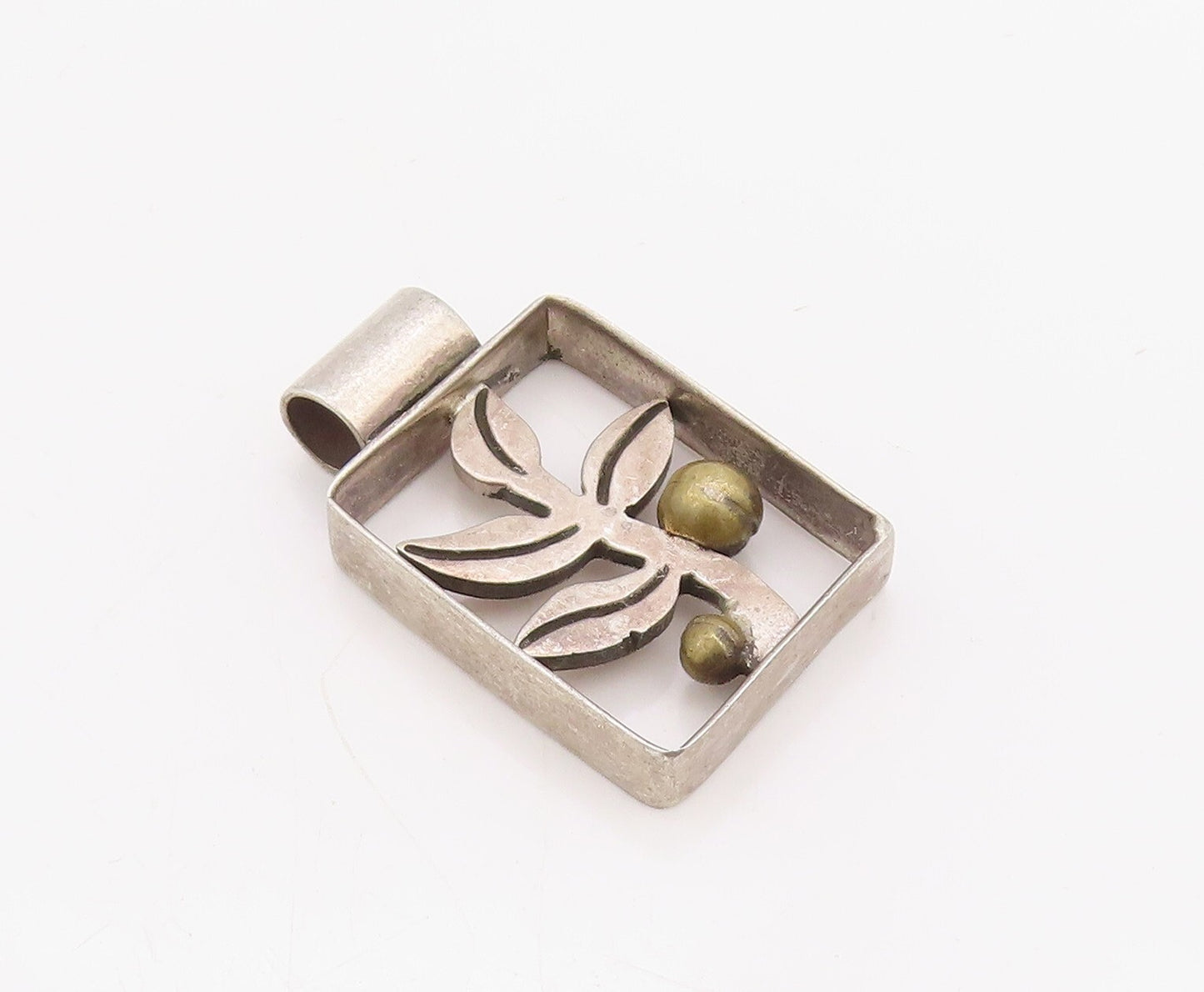 925 Sterling Silver Vintage Pendant Solid Framed Cutout Plant  PT23578