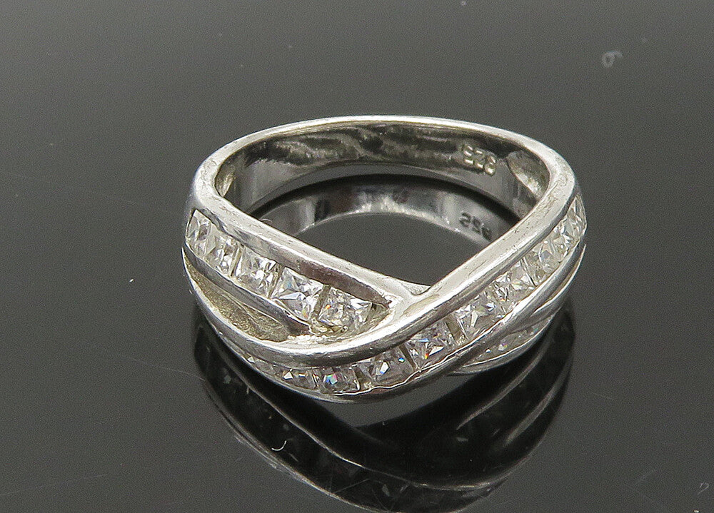 925 Sterling Silver  Vintage Shiny Cubic Zirconia Band Ring Sz 6  RG22596