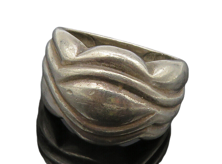 925 Sterling Silver  Vintage Shiny Chiseled Detail Band Ring Sz 7  RG14677