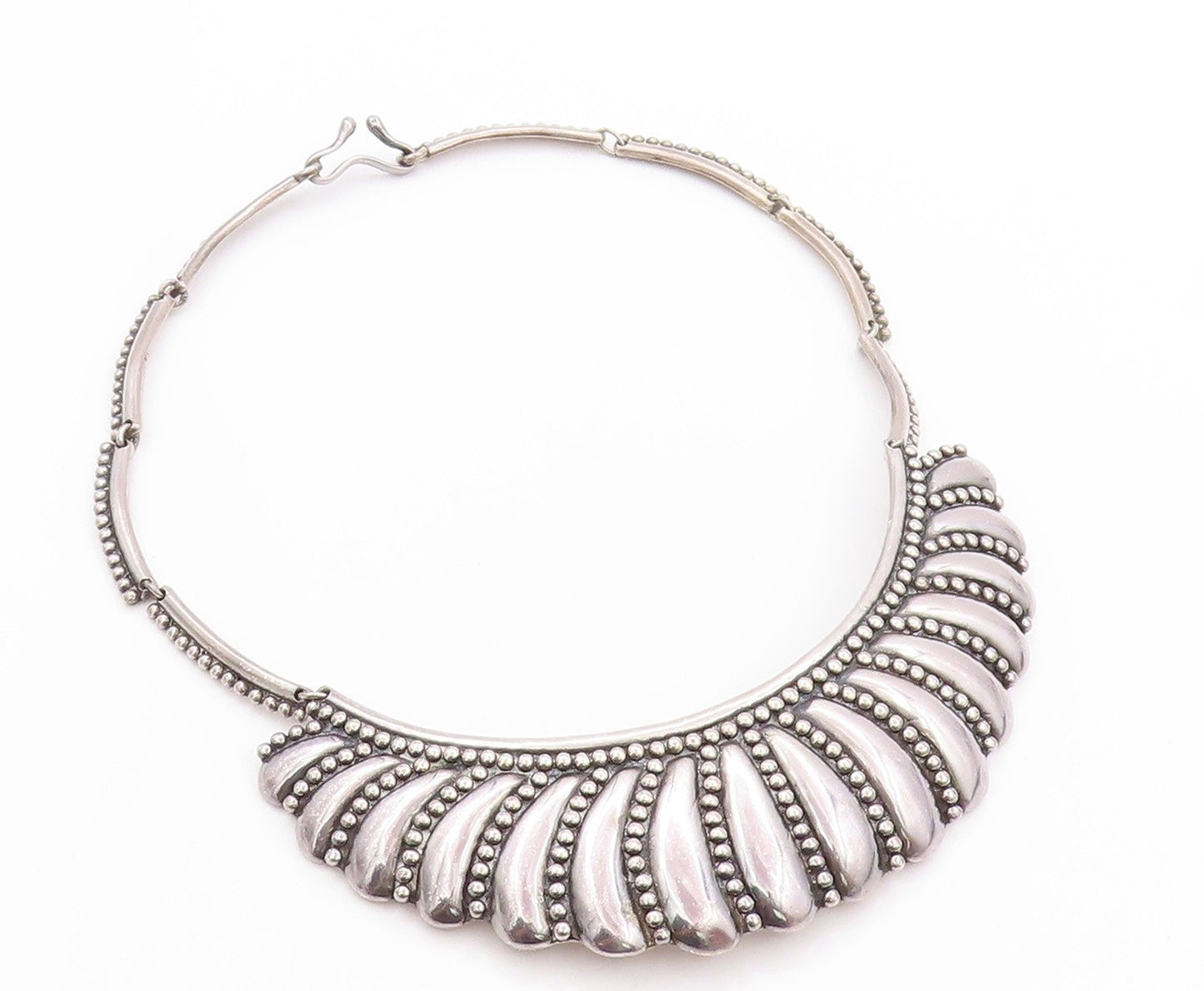925 Sterling Silver Vintage Necklace Featuring Scalloped & Bead Design NE4542