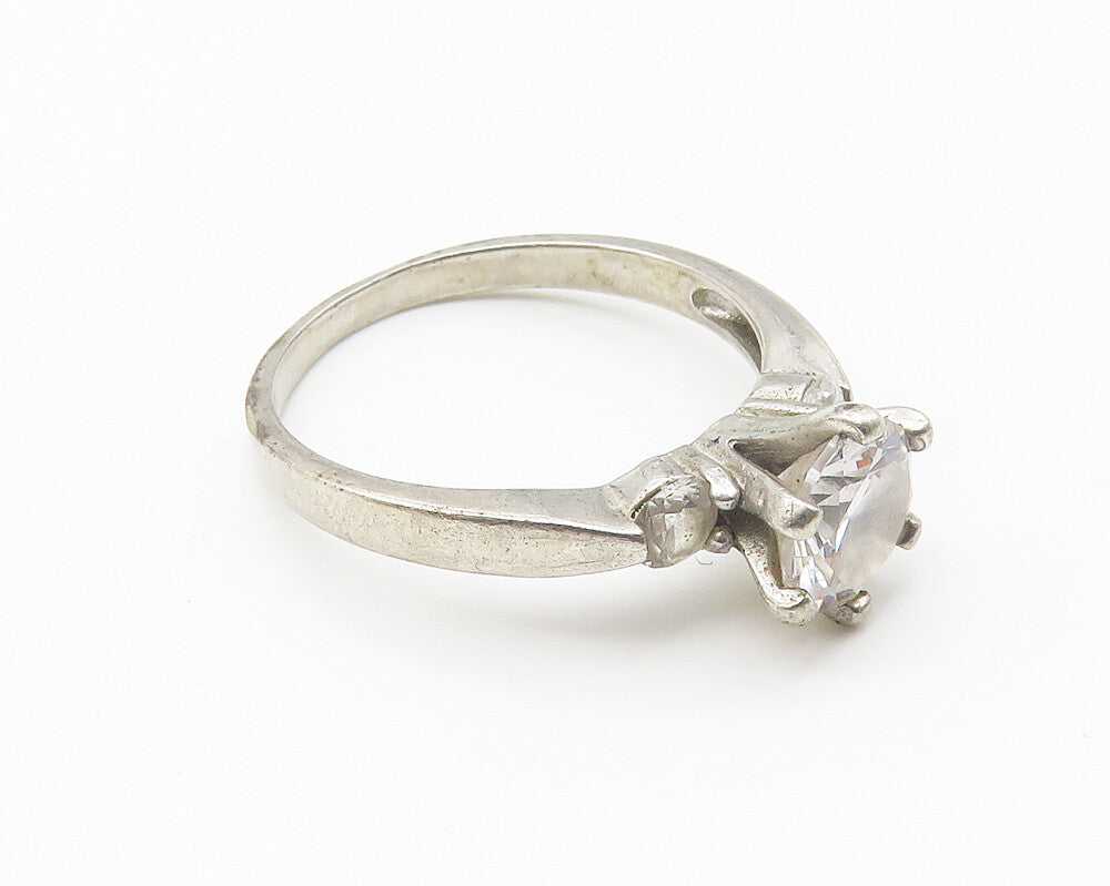 925 Sterling Silver  Cubic Zirconia Solitaire With Accents Ring Sz 8  RG10247