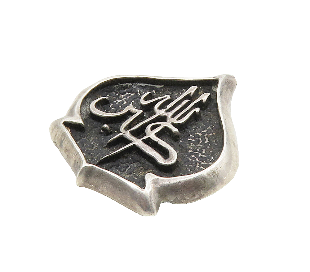 925 Sterling Silver  Vintage Oxidized Raised Detail Pendant  PT12123