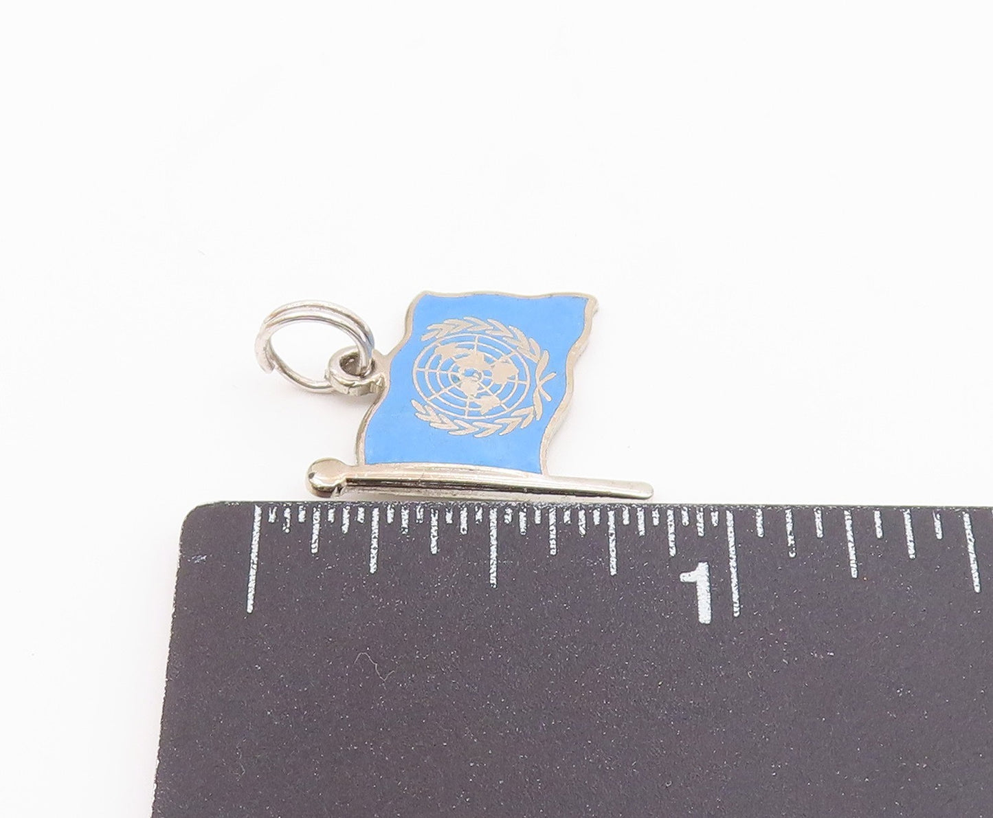 925 Sterling Silver  Vintage Enamel Laurel Wreath & Globe Pendant  PT19735