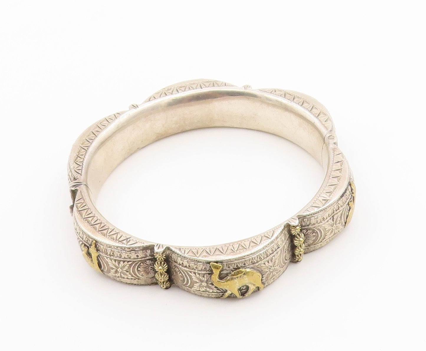 925 Sterling Silver Vintage Bracelet Etched Camel Motif Scalloped Bangle BT12154