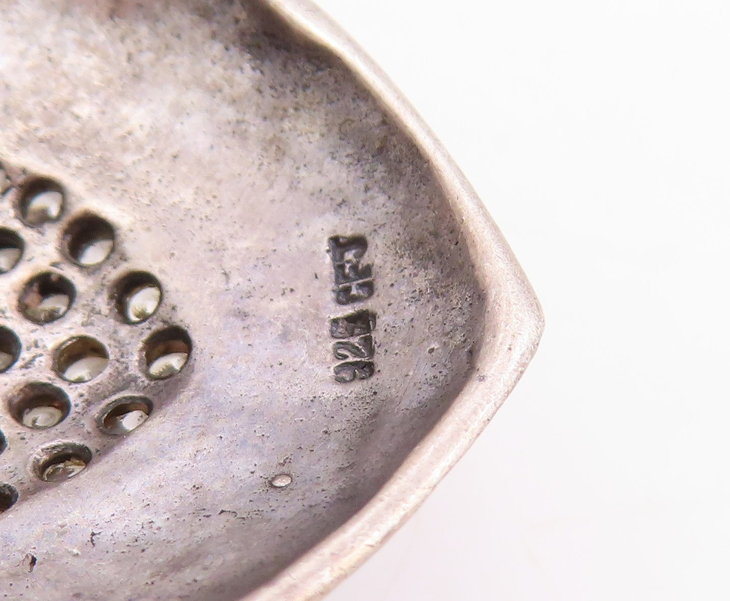 925 Sterling Silver Vintage Pendant Round Topaz Woven Braided Love Heart PT25445