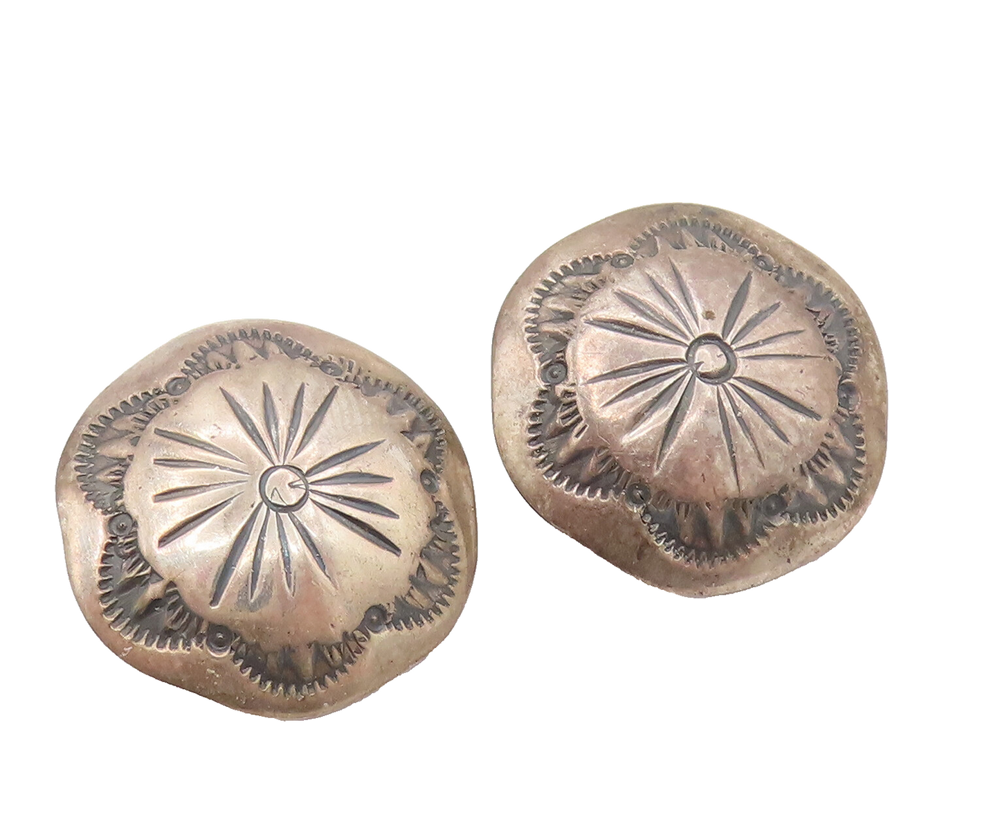 SOUTHWESTERN 925 Sterling Silver Vintage Carved Floral Dome Earrings EG12351
