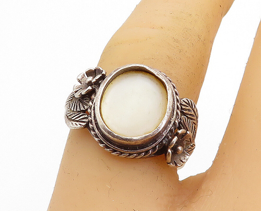 SOUTHWESTERN 925 Silver Vintage Mother Of Pearl Cocktail Ring Sz 7 RG4151