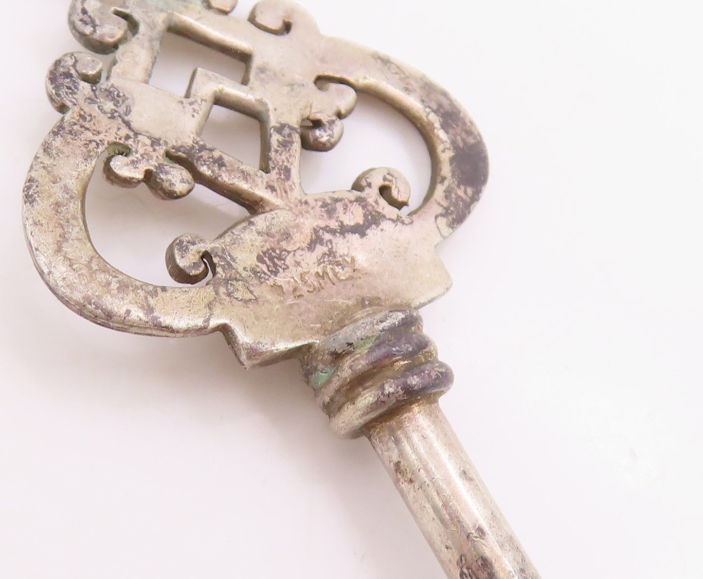 925 Sterling Silver Vintage Pendant Large Cutout Crown Key Design Charm  PT25617