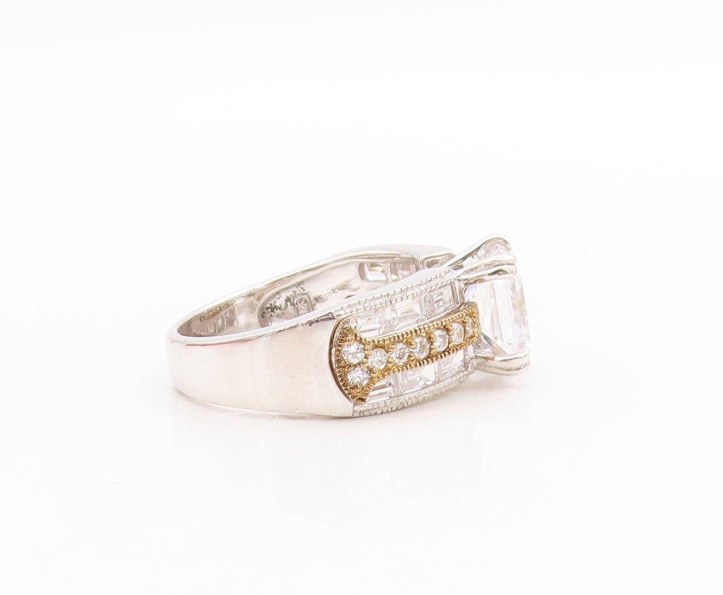 925 Sterling Silver Vintage Ring Modernist Two tone CZ Dome Band Sz 8 RG33451
