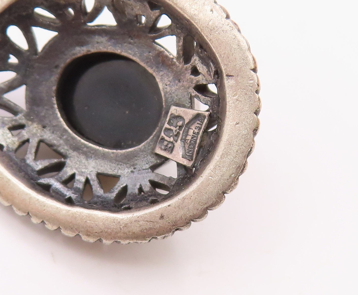 925 Sterling Silver  Vintage Cabochon Black Onyx Floral Dome Pendant  PT17632