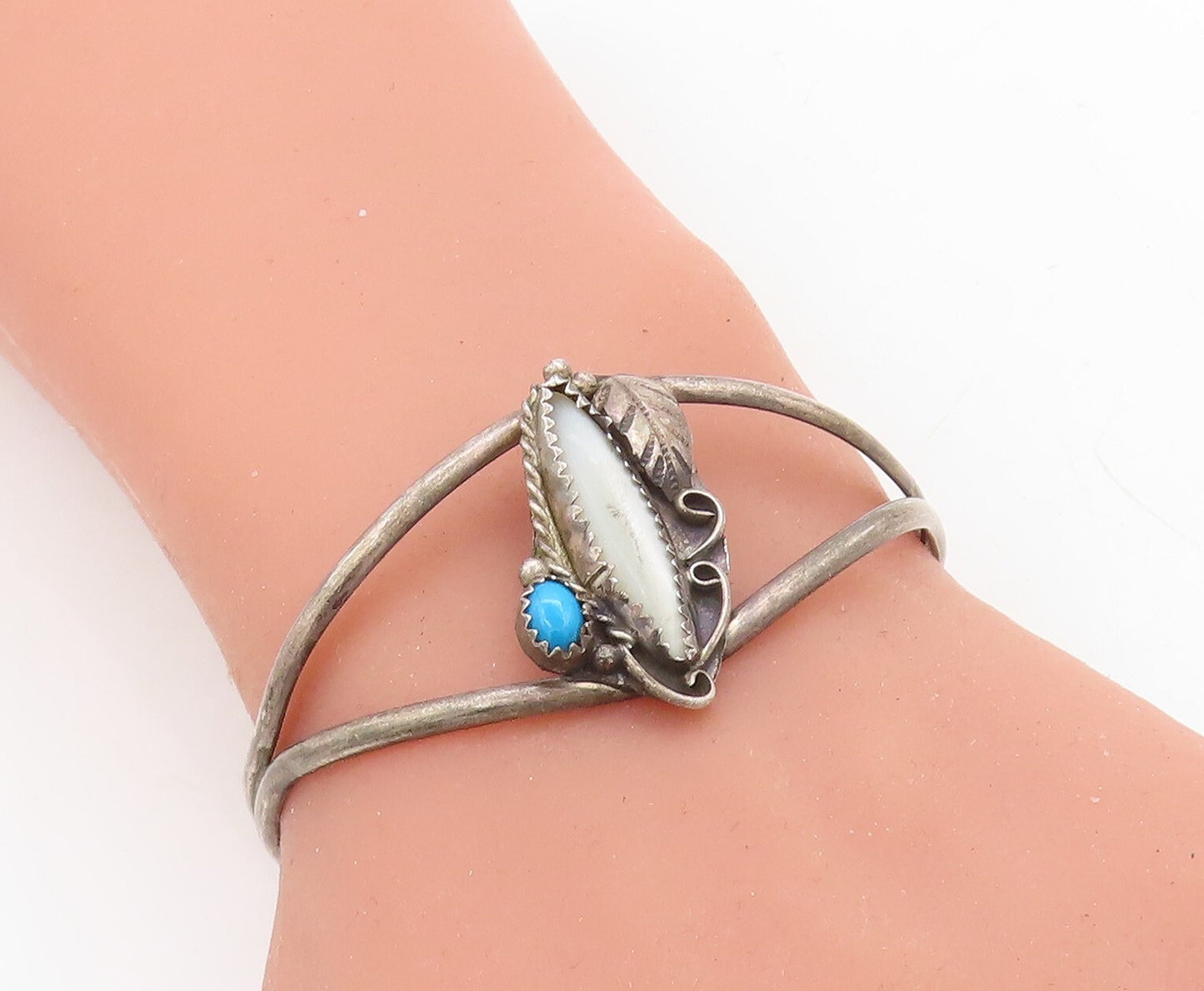 925 Sterling Silver Vintage Bracelet NAVAJO Mother Of Pearls Turquoise  BT10961