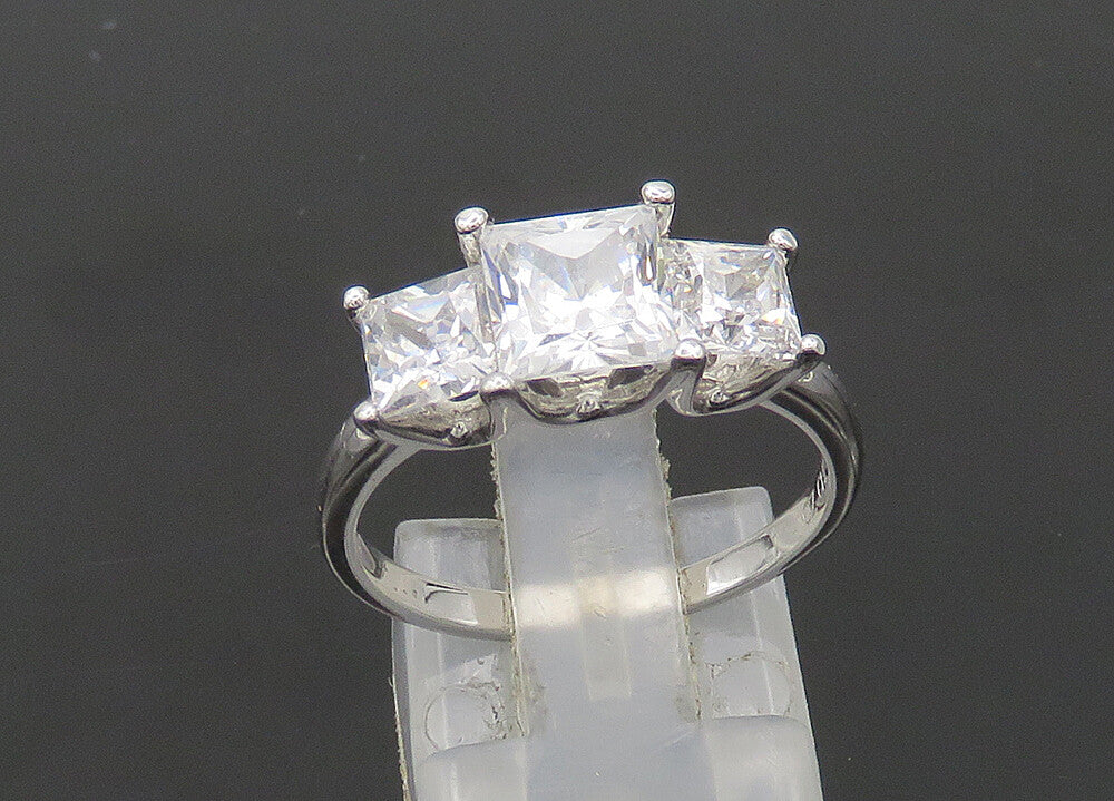 925 Sterling Silver  Vintage Cubic Zirconia 3 Stone Band Ring Sz 8  RG20785
