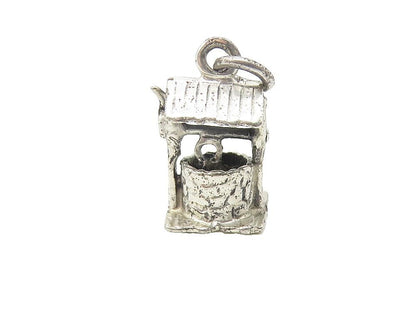 925 Sterling Silver  Vintage Shiny Petite Water Well Motif Pendant  PT8947