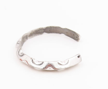 925 Sterling Silver Vintage Bracelet NAVAJO Etched Wavy Knife Edge Cuff  BT11649