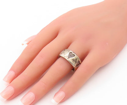 925 Sterling Silver Vintage Ring Dark Tone Etched Love Hearts  SZ 9.5  RG32008