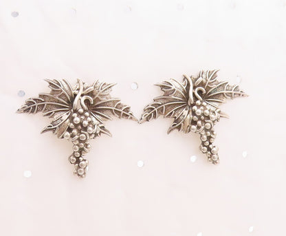 925 Sterling Silver Vintage Earrings Carved Bunch Of Grapes & Leaves  EG13203