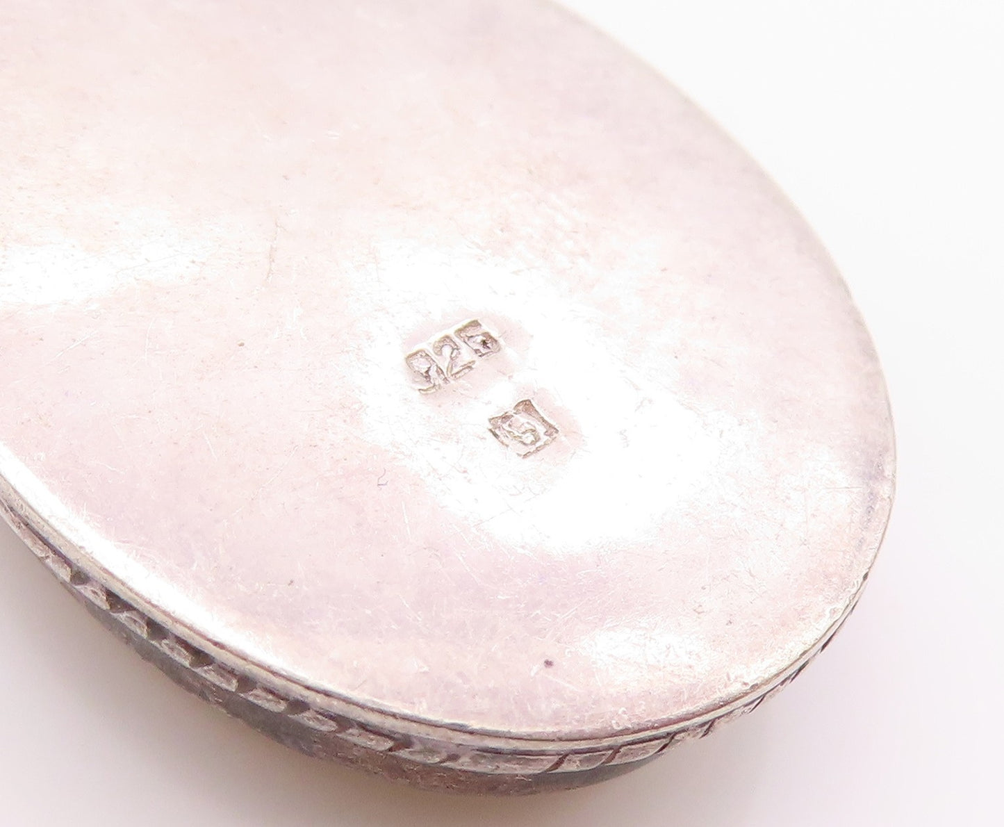 925 Sterling Silver  Vintage Mother Of Pearl Oval Twist Drop Pendant  PT16425