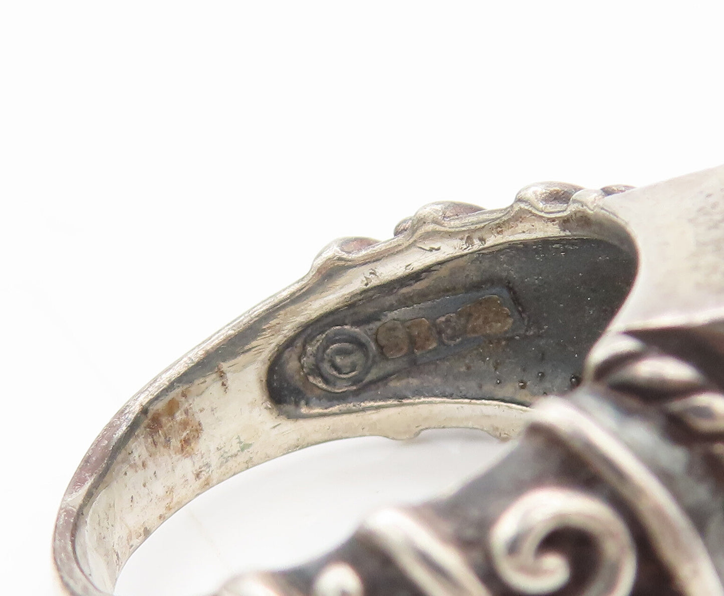 925 Sterling Silver  Vintage Rectangular Onyx Carved Shank Ring Sz 8  RG27543