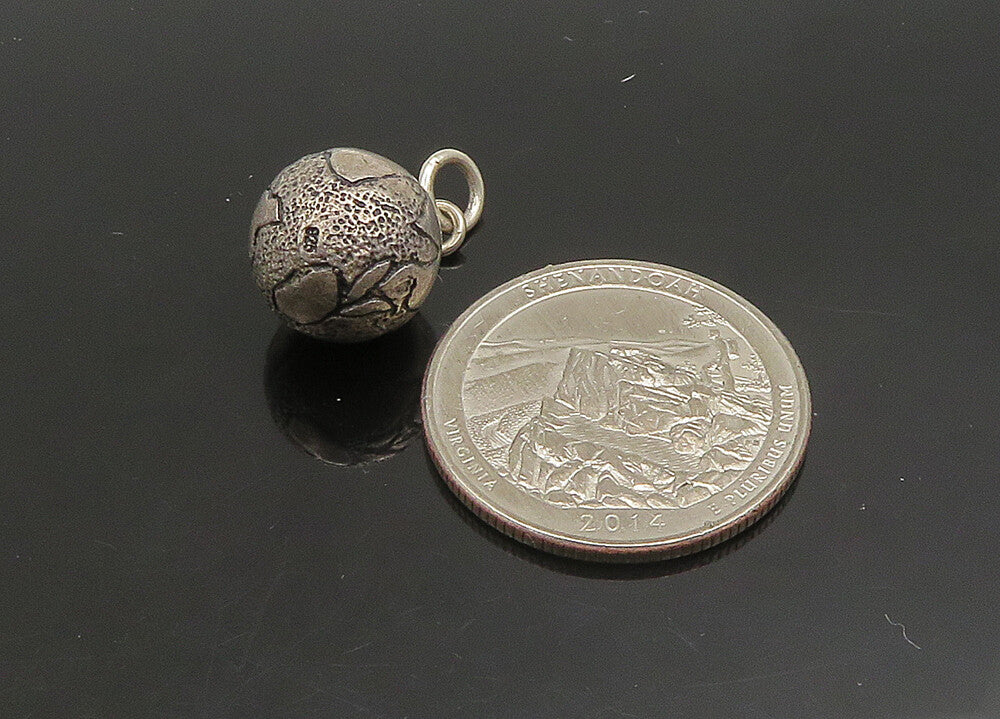 925 Sterling Silver  Vintage Petite Etched World Globe Motif Pendant  PT19361