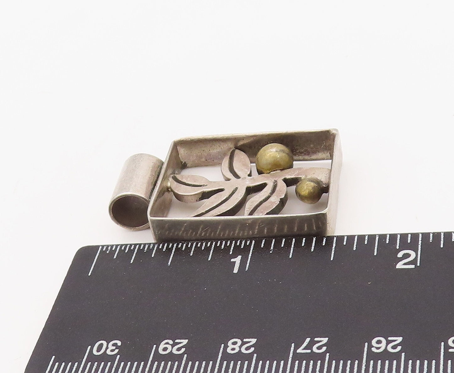 925 Sterling Silver Vintage Pendant Solid Framed Cutout Plant  PT23578