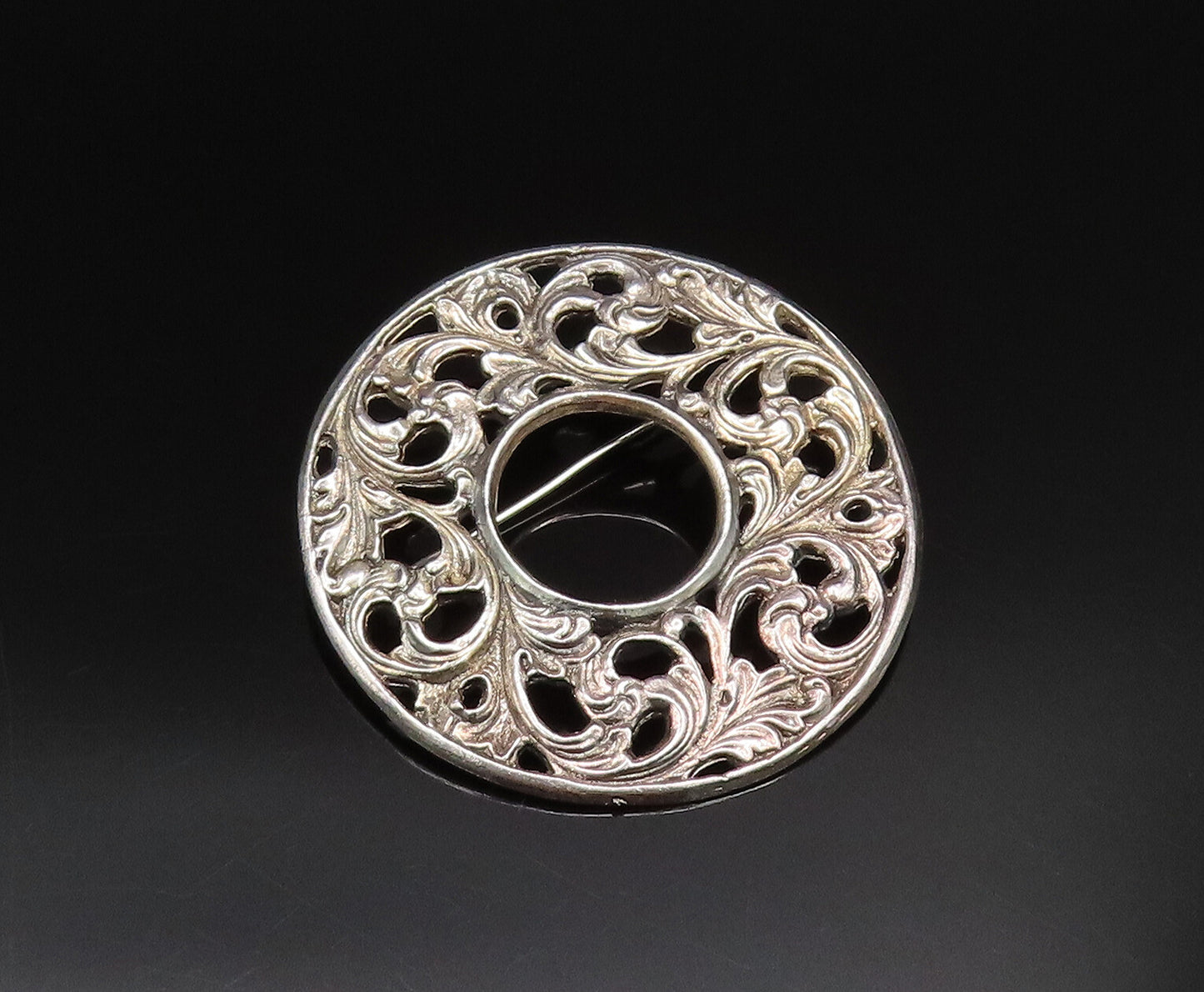 TINN NORWAY 925 Silver  Vintage Round Openwork Leaf Swirl Brooch Pin  BP9801