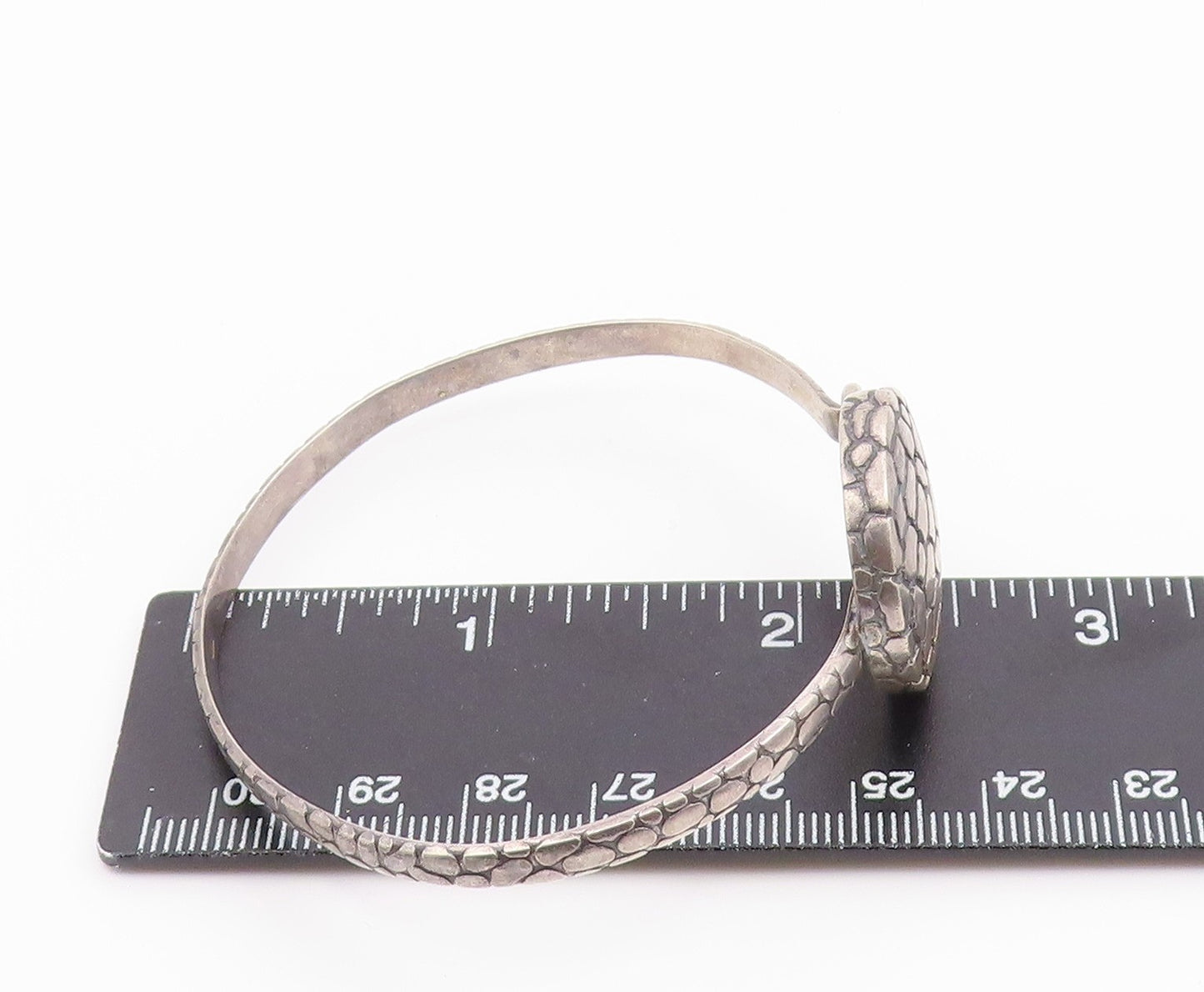 925 Sterling Silver  Vintage Cobbled Pattern Hook Bangle Bracelet  BT9179
