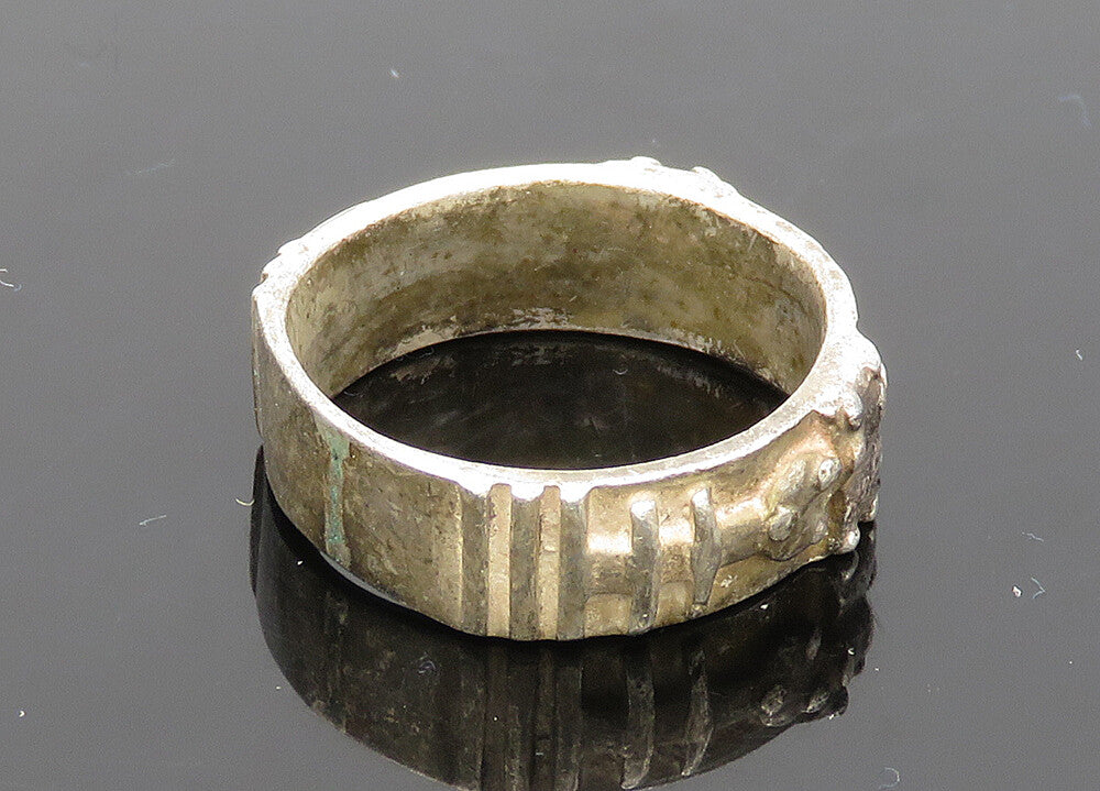 925 Sterling Silver  Vintage Dark Tone Raised Detail Band Ring Sz 7  RG21641
