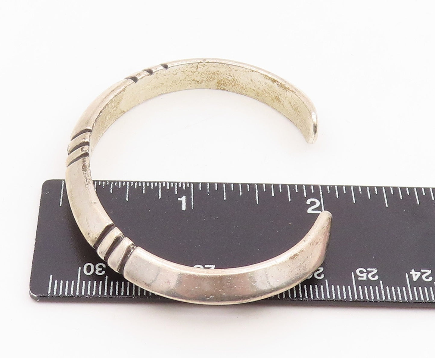 925 Sterling Silver Vintage Bracelet NAVAJO ZUNI Minimalist Grooved Cuff BT11863