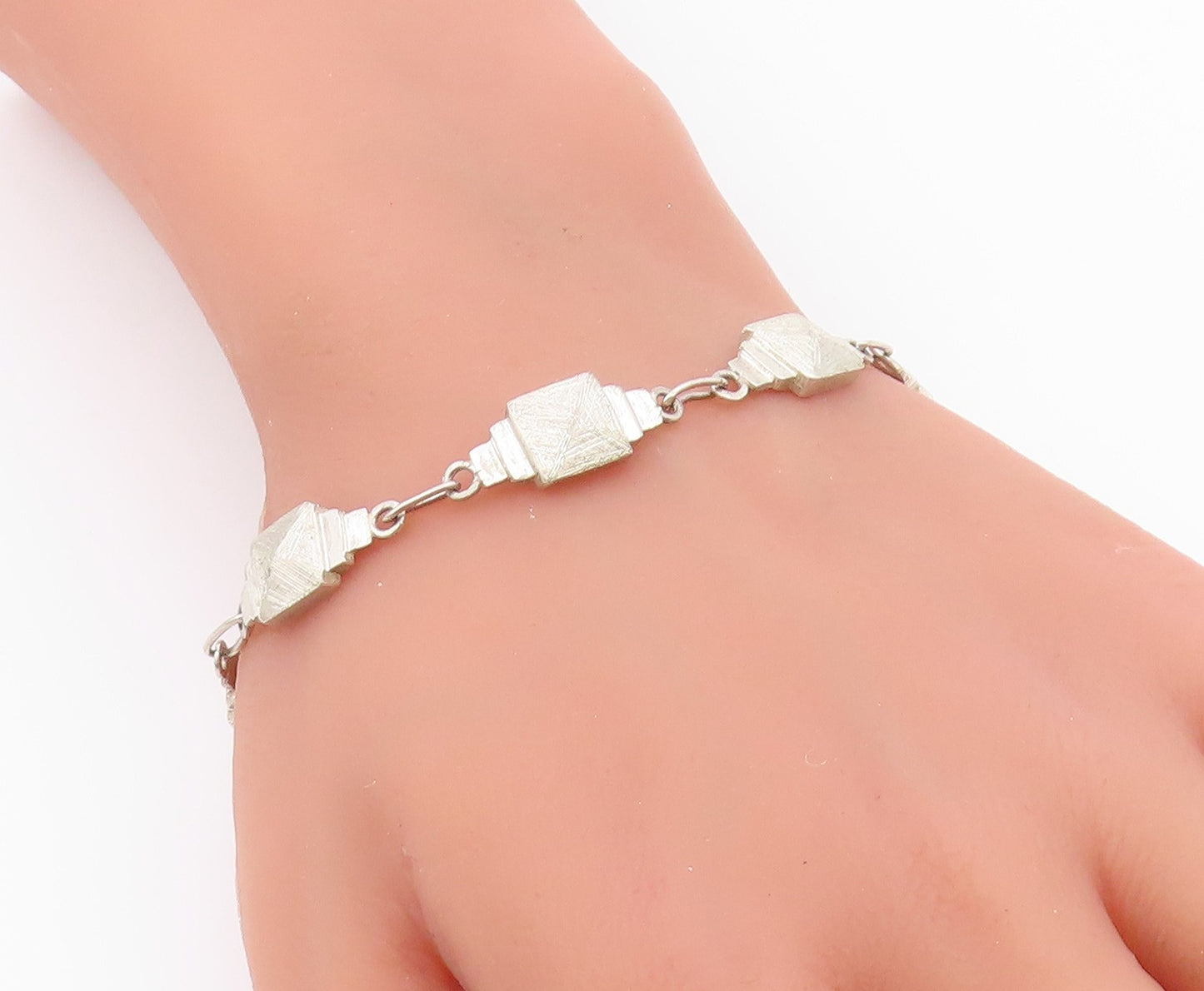 925 Sterling Silver  Vintage Textured Graduated Square Chain Bracelet  BT7037