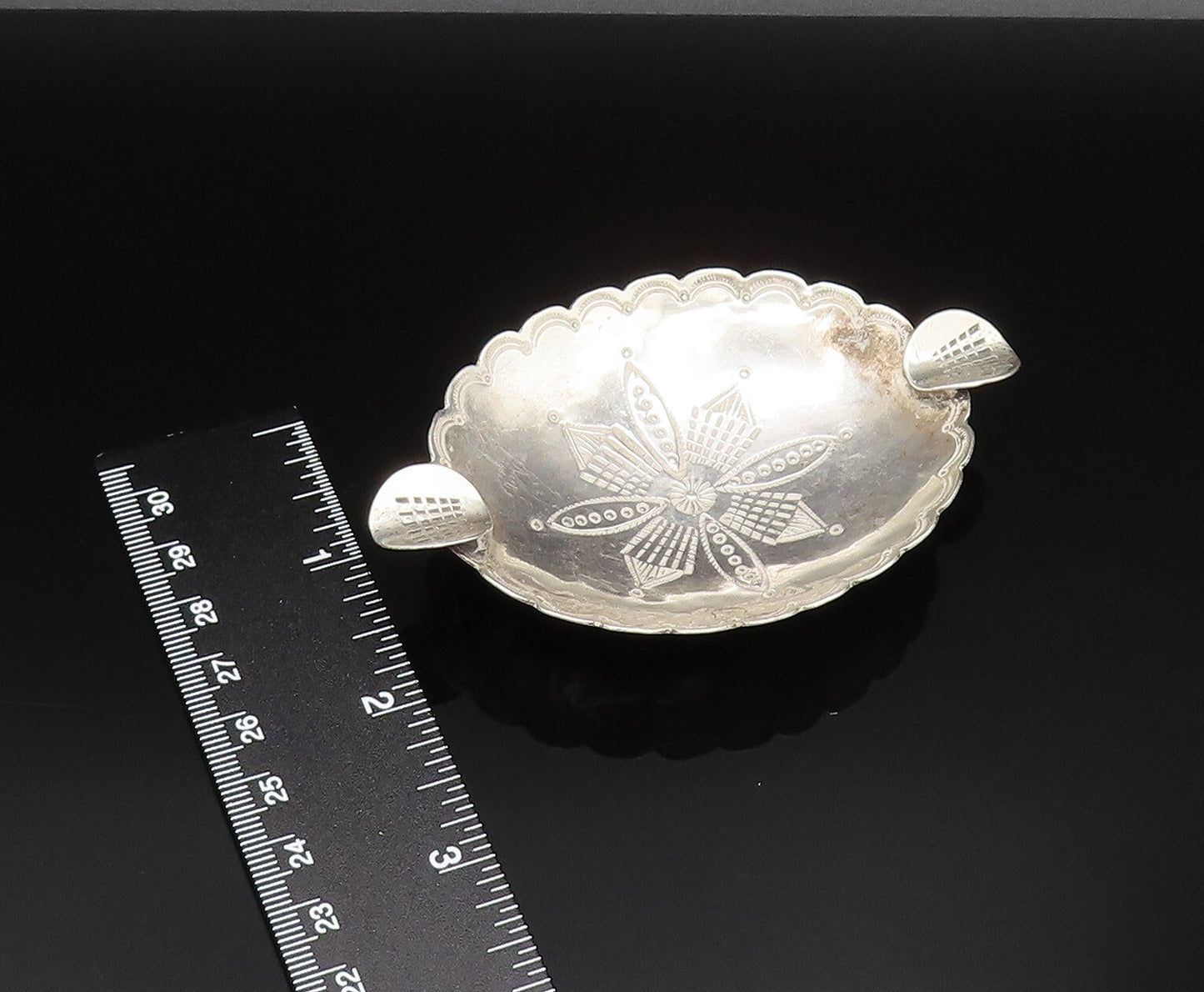 925 Sterling Silver  Vintage Wavy Edge Centerpiece With Handles  TR3392