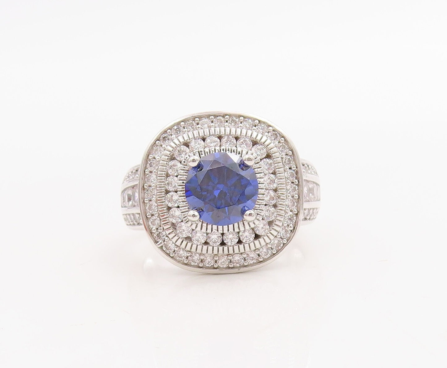925 Sterling Silver Vintage Ring Round Cut Sapphire Halo CZ Inlay  Sz 7  RG30746