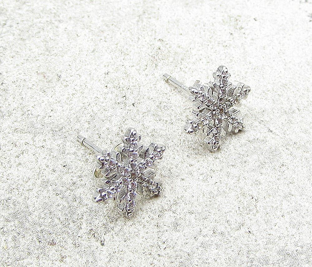 925 Sterling Silver  White Cubic Zirconia Snowflake Stud Earrings  EG1425