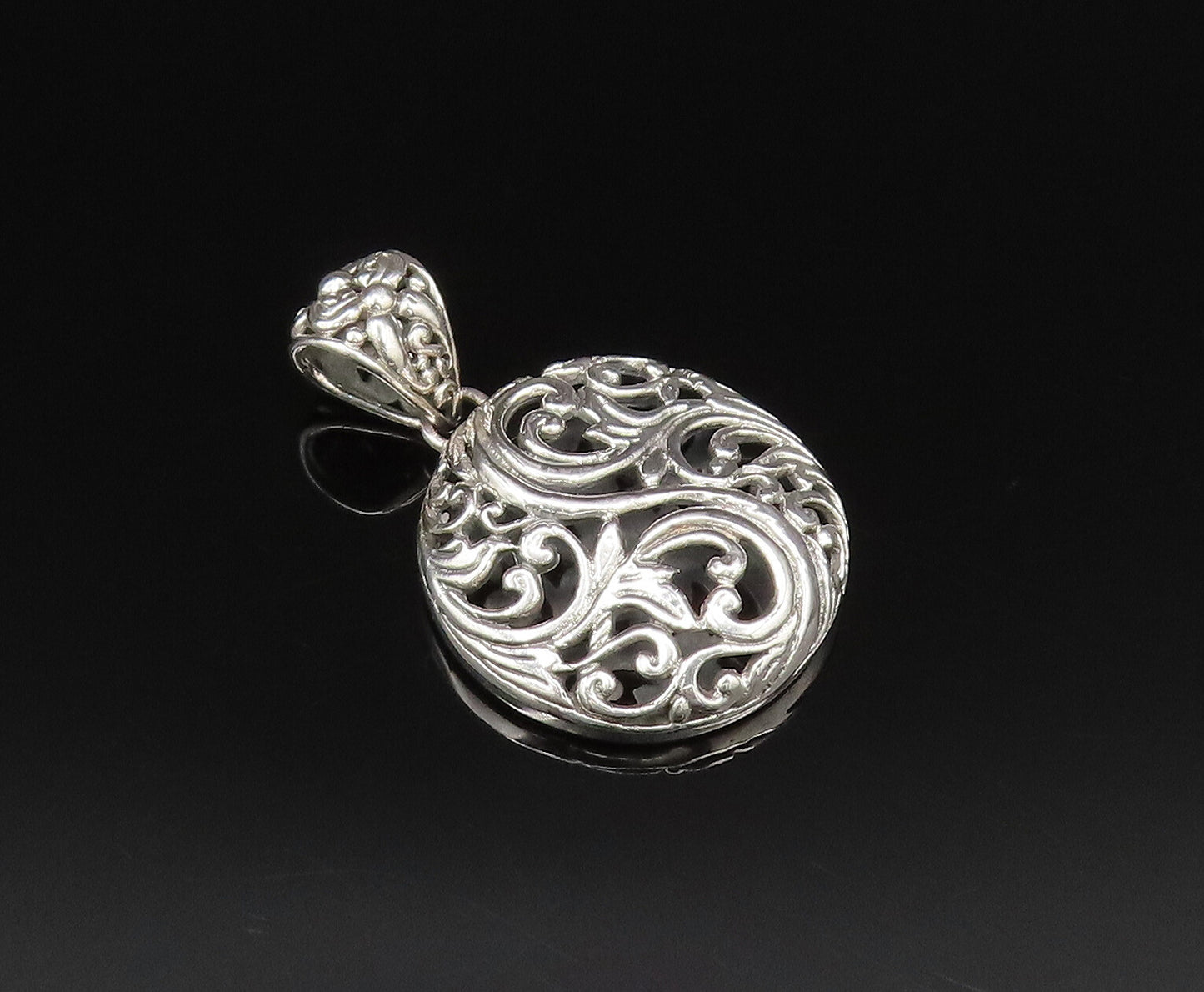 925 Sterling Silver  Vintage Openwork Floral Vine Round Pendant  PT21501