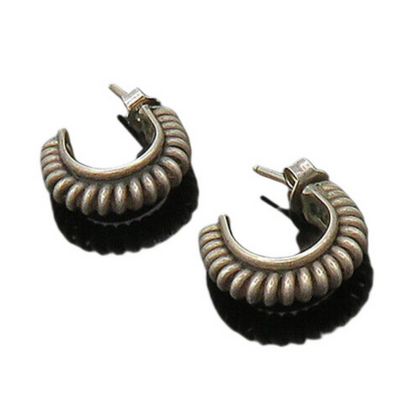 925 Sterling Silver  Vintage Petite Fluted Round JHoop Earrings  EG10733